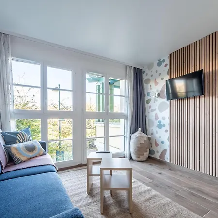 Immodely & La Parade De