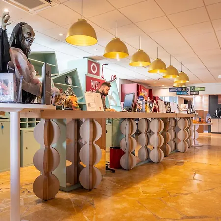 Immodely & La Parade De *