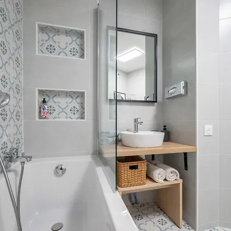 Immodely & La Parade De *