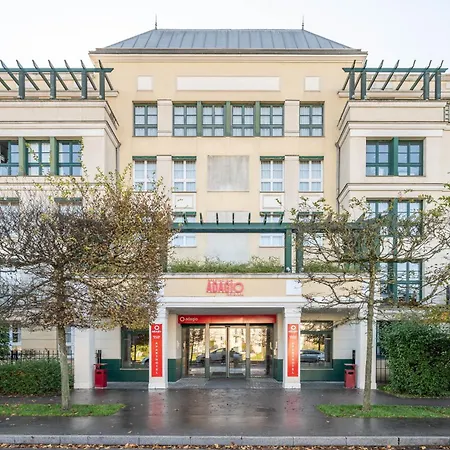 Immodely & La Parade De Serris