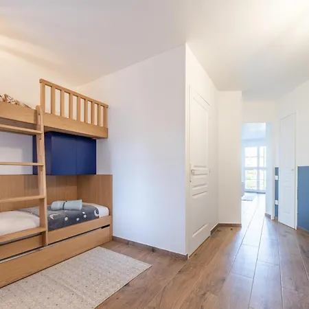 Immodely & La Parade De *