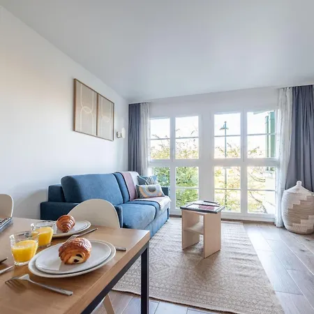 Immodely & La Parade De Serris