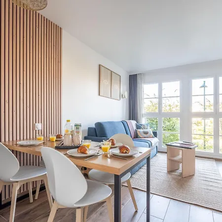 Immodely & La Parade De