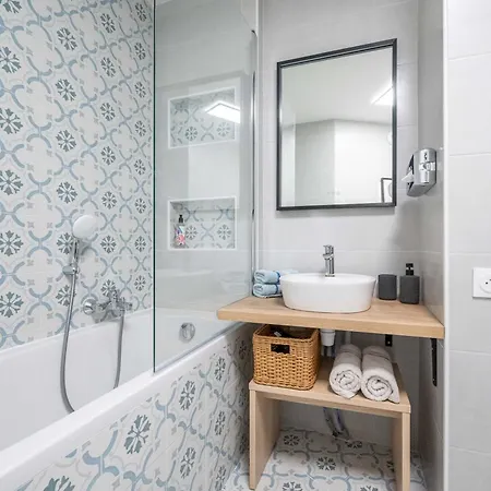 Immodely & La Parade De