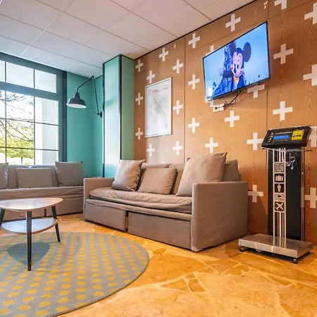 Immodely & La Parade De Serris