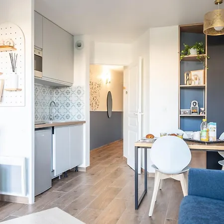 Immodely & La Parade De *